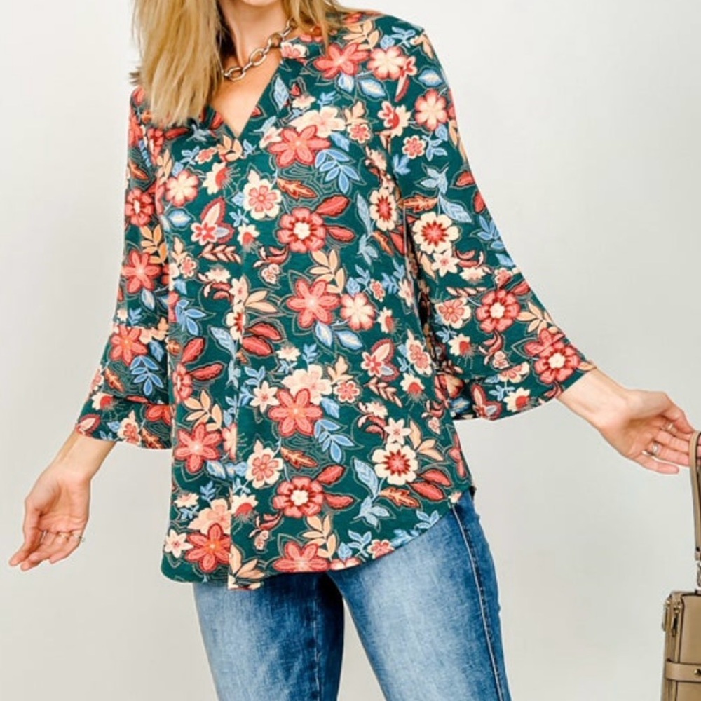 NEW! Dear Scarlett 3/4 length Bell Sleeve Top L Hunter Green Floral Print - Picture 3 of 5